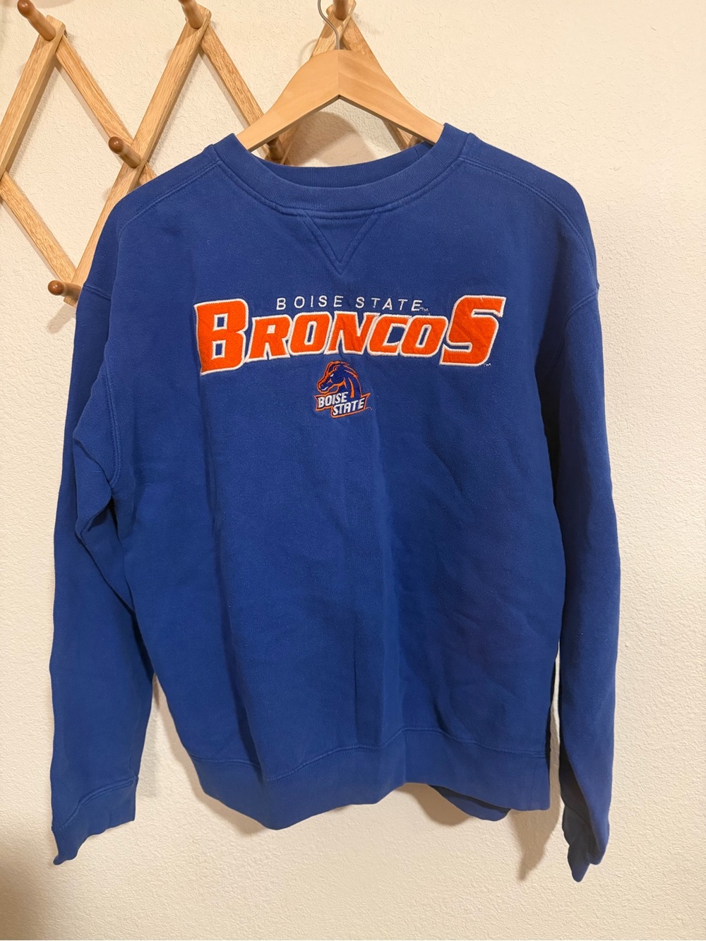 Retro Boise State Broncos Blue Logo Crewneck Sweatshirt